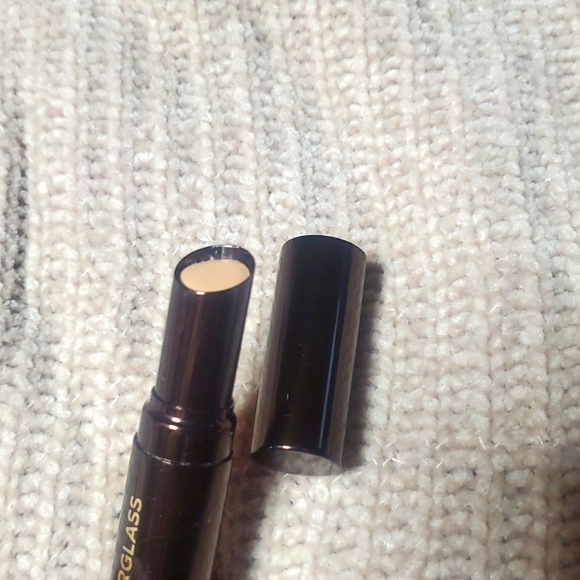 Almost New 🖤 Hourglass Concealer 🖤 shade Pearl - Picture 7 of 8